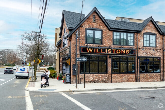 Willistons' in Williston Park is a neighborhood restaurant and bar.