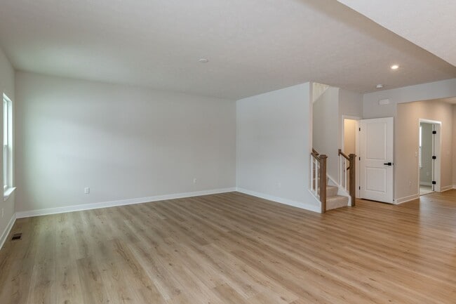 9733 Knoll Creek Ct, Centerville, OH 45458 - photo 5