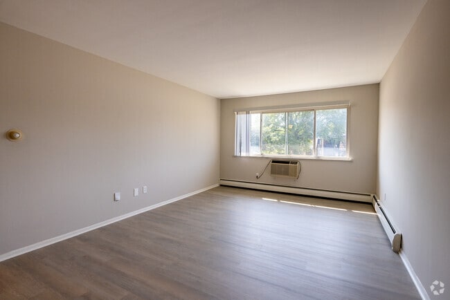 2BR, 1BA - 1,025SF - Living Room
