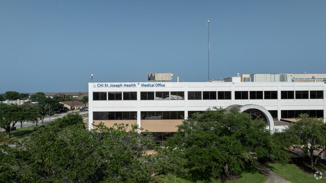 Briarcrest locals benefit from top-notch medical services at St. Joseph Health.