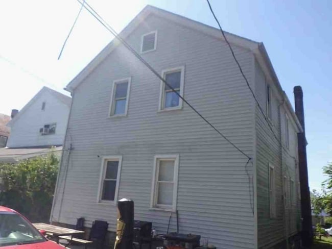 647 Spruce Ave unit 201, Sharon, PA 16146 - photo 2