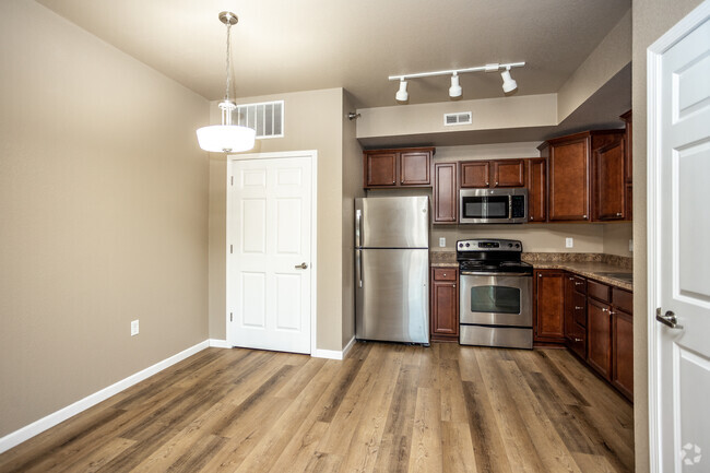 2BR, 2BA - 1,054 SF