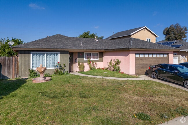 Spanish-influenced ranch-styles in Tierra Vista have stucco exteriors.