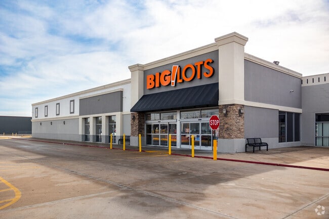 Big Lots is just one of many nearby stores in Grandview Heights.