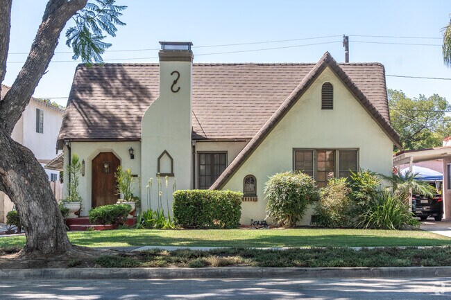 Craftsman cottage homes in Saddleback View blend timeless charm with urban living.