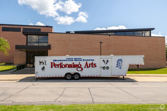 Washington High School has an overall B+ grade from Niche.