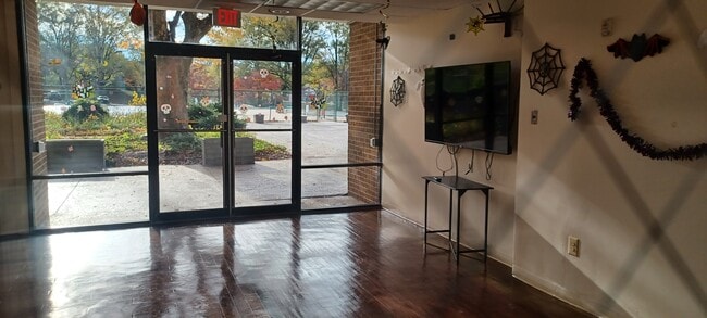 Idylwood Towers unit 812E, Falls Church, VA 22043 - photo 6