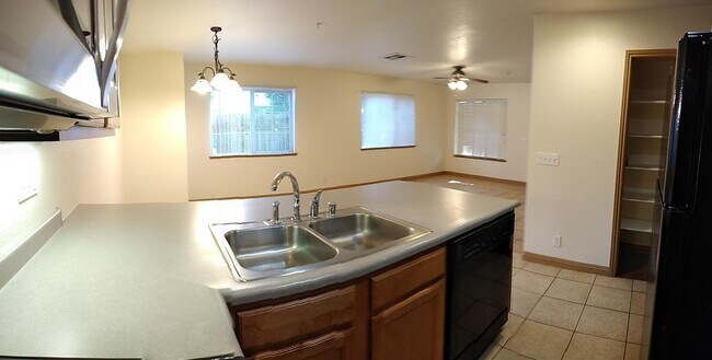 819 H St unit 12 private rm-prv b, Davis, CA 95616 - photo 6