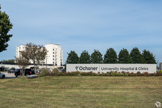 Ochsner University Hospital and Clinics is conveniently located in Oaklawn.