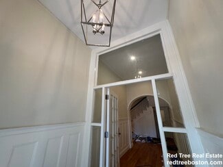 1726 Beacon St, Brookline, MA 02445