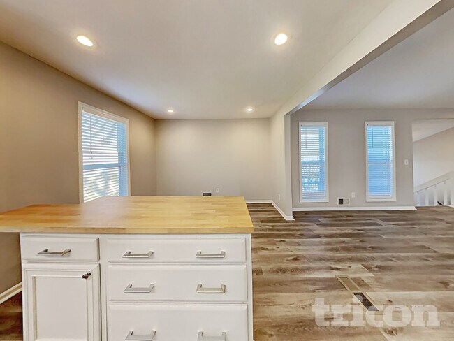 567 Shannon Green Cir SW, Mableton, GA 30126 - photo 6