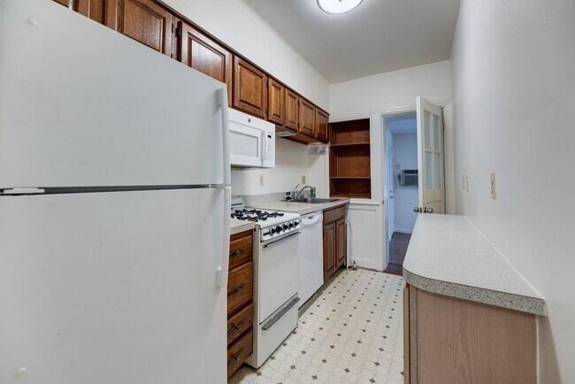 2614 41st St NW unit 4, Washington, DC 20007 - photo 4