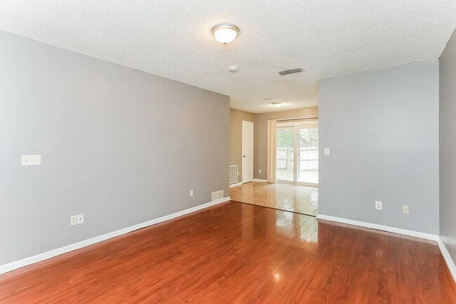 5049 Yearling Ln, Jacksonville, FL 32210 - photo 4