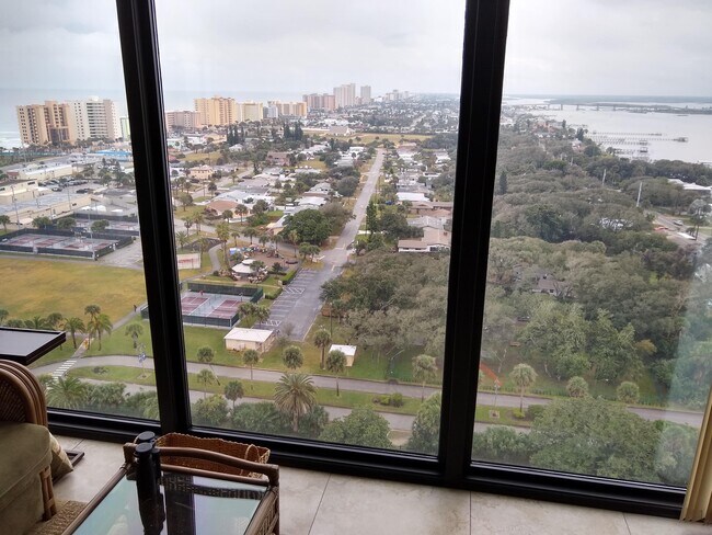 Oceans West One unit Oceans West One 19B6, Daytona Beach, FL 32118 - photo 6