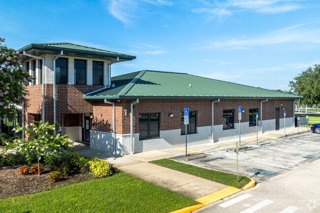 Chain of Lakes Elementary is home to over 1100 students in grades VPK-5th.