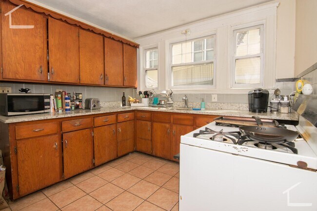 169 Winchester St unit 1, Brookline, MA 02446 - photo 2