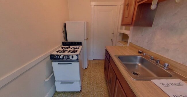 45 Fells Ave unit 16, Medford, MA 02155 - photo 4