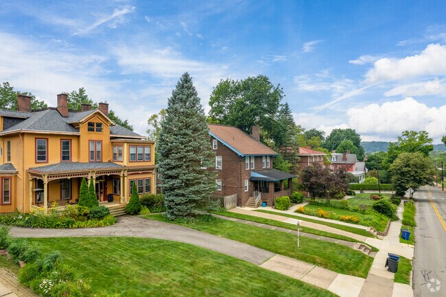 Edgewood has a large variety of homes, coming in many shapes and sizes.