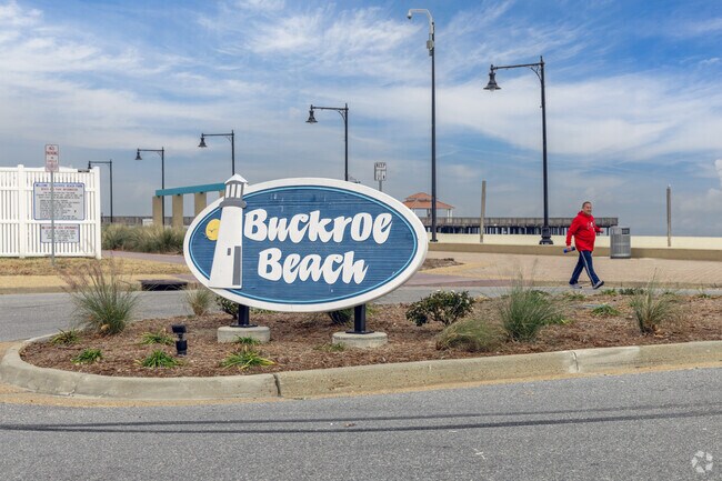 Buckroe Beach and Park has walking trails in Hampton.