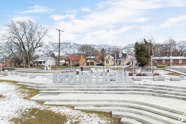 Bountiful Town Square, 75 E 200 S, Bountiful, UT