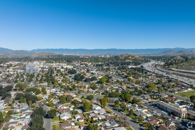 Just three miles outside downtown Riverside, Magnolia Center is a quiet, residential community.