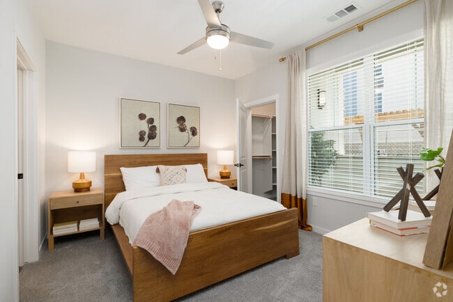 2BR,2BA - 1095SF