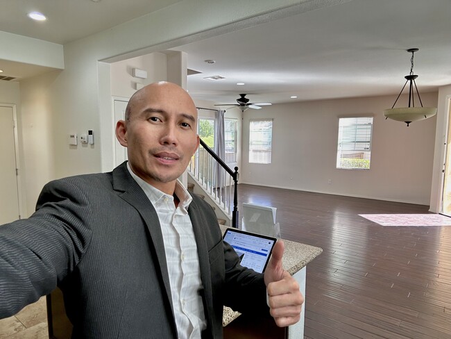 Agent Photo