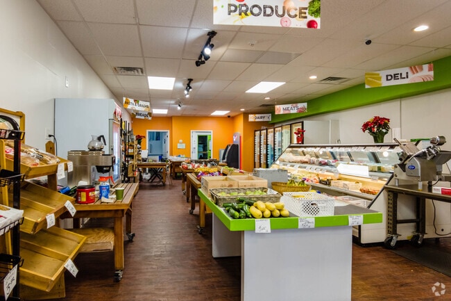 Produce Marketplace in Clairton delivers fresh fruits, vegetables, and pantry essentials daily.