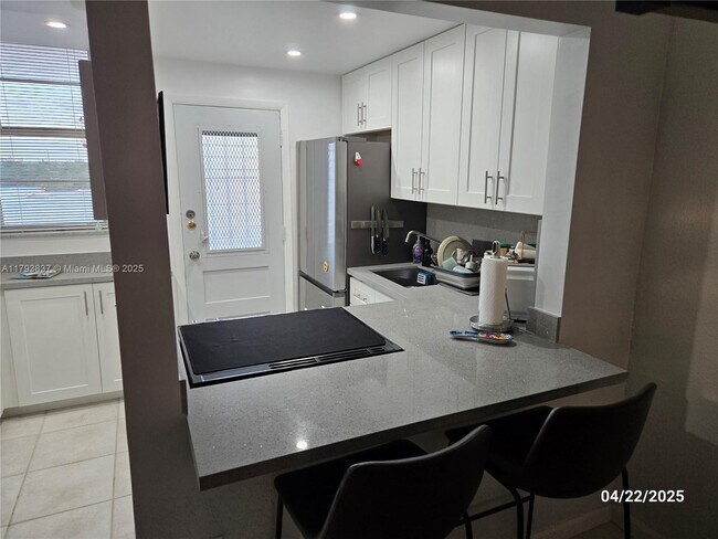 2905 Point Dr E, Aventura, FL 33160 - photo 2