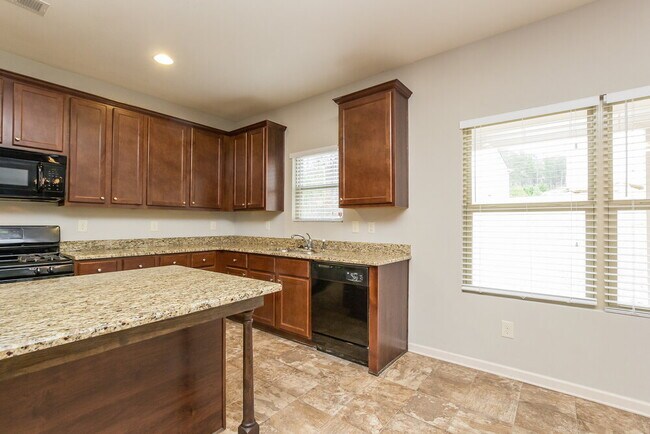 441 Chandler Bluff Ct SE, Grayson, GA 30017 - photo 5