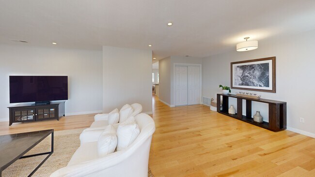 5257 Cole St, San Diego, CA 92117 - photo 2