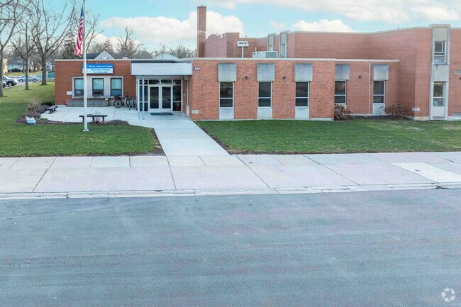 The courses at Illinois Lutheran Elementary School encourage critical thinking and creativity.