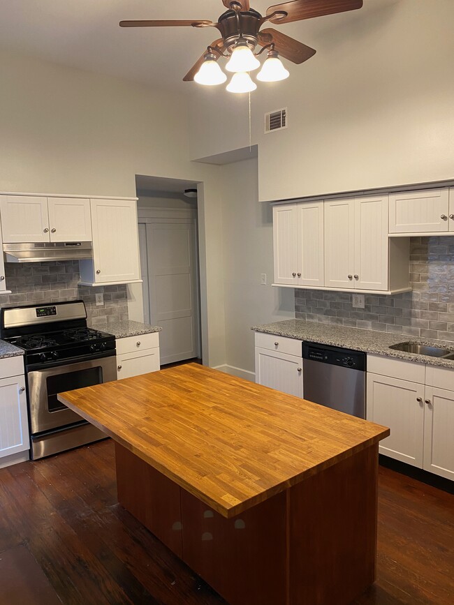 120 W Duffy St Unit 120A, Savannah, GA 31401