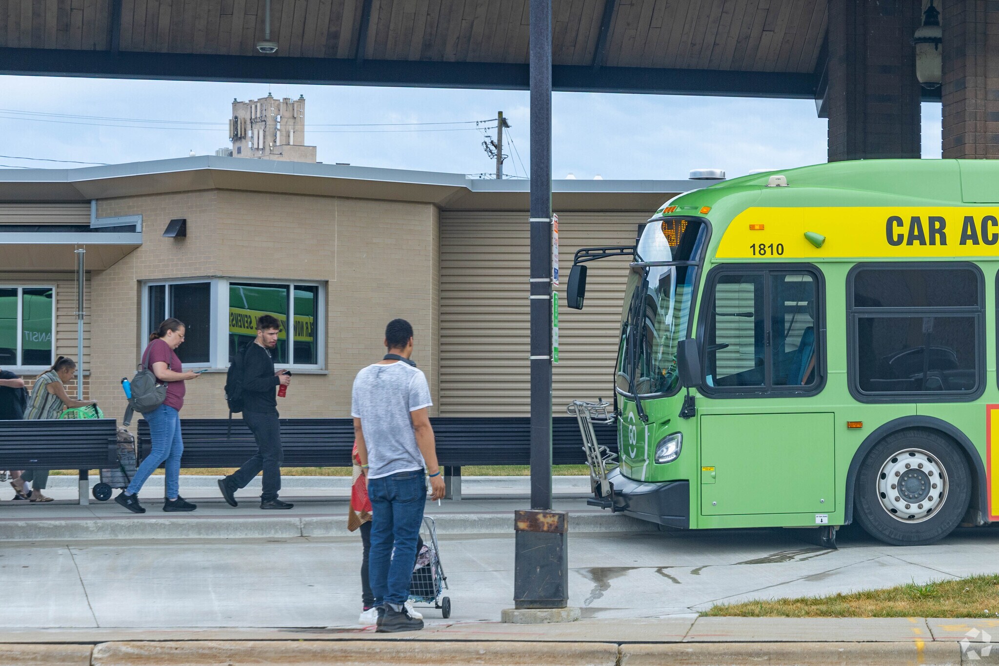 River East has the Go Bus which offers transportation to and from the neighborhood.