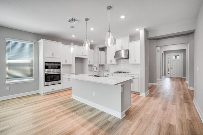 1702 Trailhead Ln, Zephyrhills, FL 33543 - photo 2