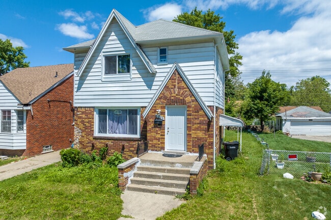 Some colonials in Fiskhorn have Tudor features like peaked roofs and stone and brick work.