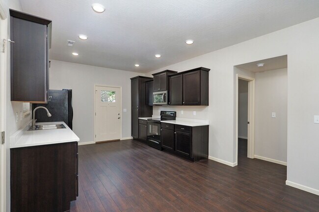 1320 E Elm St unit A, Springfield, MO 65802 - photo 3