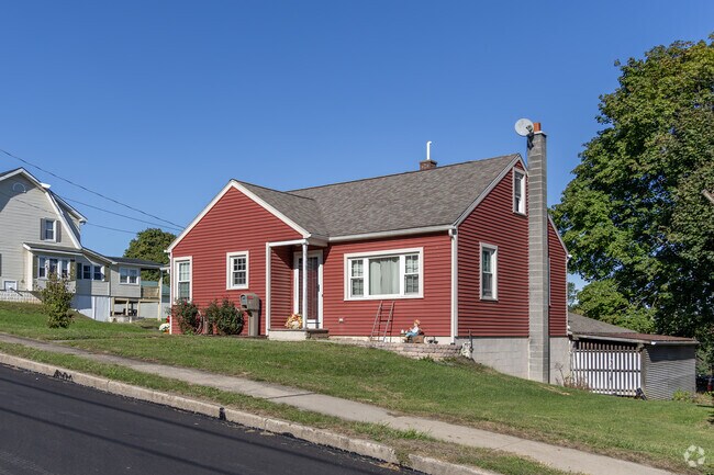 Ranch homes are common on quiet streets in Clinton.