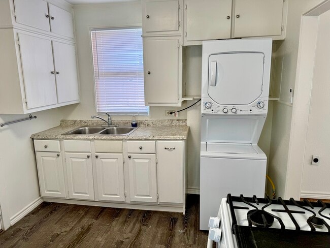 513 Eleanor Ave unit downstairs duplex, San Antonio, TX 78209 - photo 4