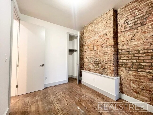 1351 Hancock St unit 2L, New York, NY 11237 - photo 5
