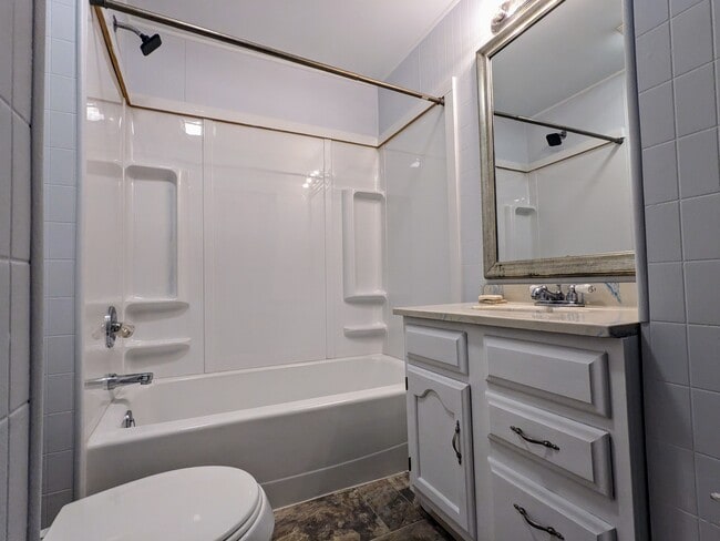 411 Pennsylvania Ave, Roseto, PA 18013 - photo 3