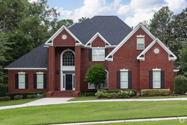 In Timbercreek lawns are kept short, and many yards have trees and small bushes.