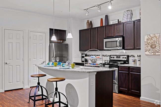 Mansfield on the Green Apartments, Mansfield, TX 76063 - photo 2