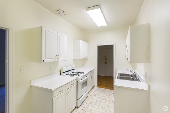 1BR, 1BA - 700 SF - #207