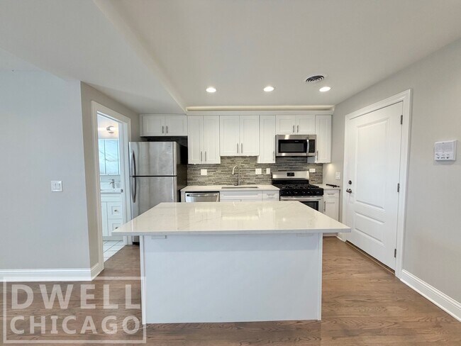 4101 N Lincoln Ave unit 2R, Chicago, IL 60618 - photo 3