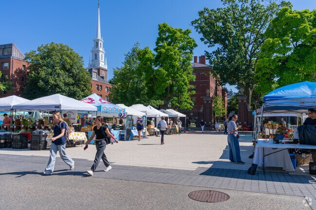 The Harvard Farmers Market sits in the Science Center Plaza.