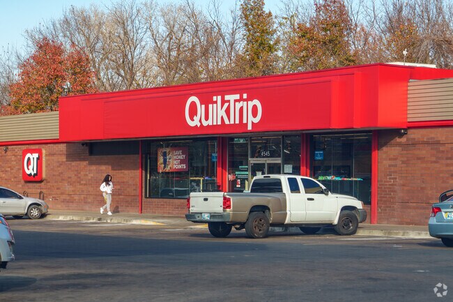 North Ridge offers a Quiktrip to residents needing some gas or food options.