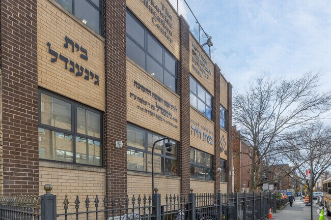 The school’s student-teacher ratio is 18:1.