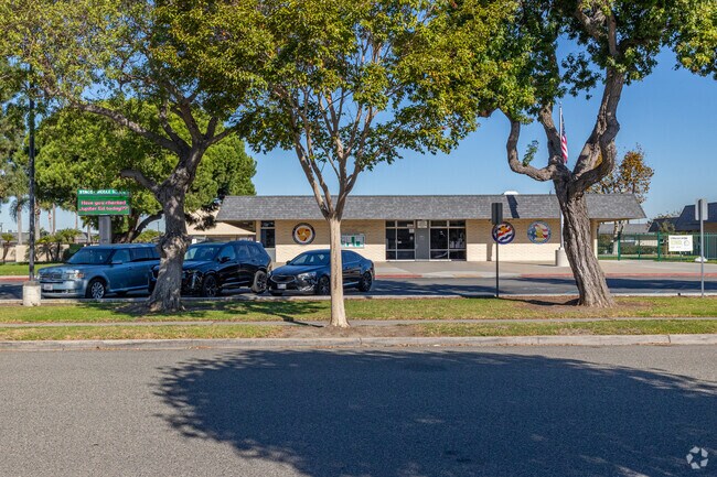 Helen Stacey Intermediate School is a great school to get a quality education.