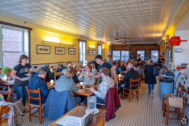 2 Amys is a very popular restaurant serving pizza on Macomb St NW in McLean Gardens.